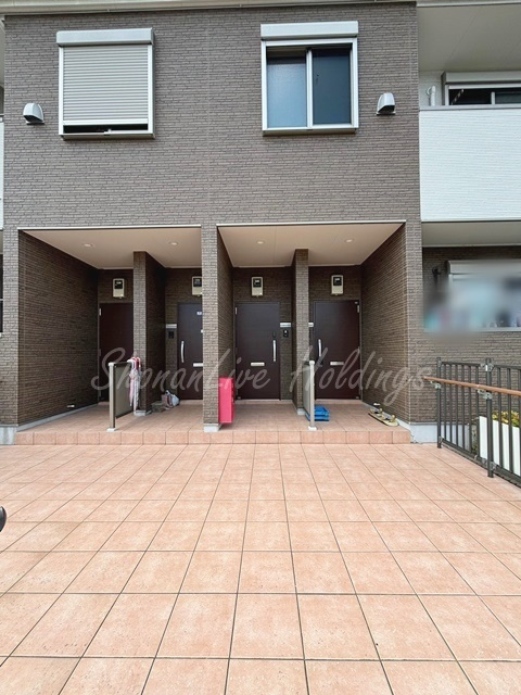 大和市上和田のアパートのエントランス