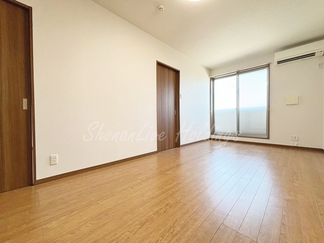 大和市上和田のアパートの居間・リビング