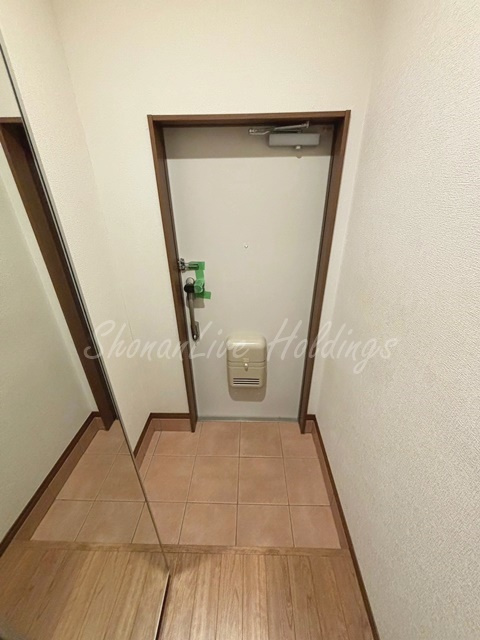 大和市上和田のアパートの玄関
