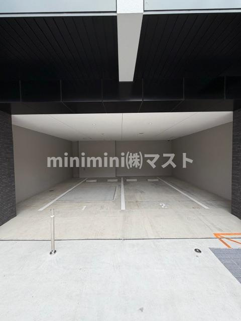 レジュールアッシュ緑橋駅前の駐車場