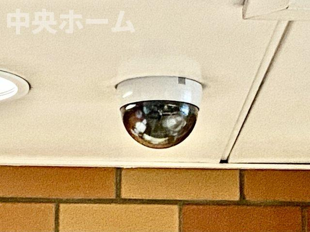 ウェルフェアグリーン南砂の防犯設備|【防犯カメラ】何かあった時の大事な証拠になることももちろんなりますが、防犯というくらいですので大事なのは防犯カメラがあることによって抑止力につながることですよね。
