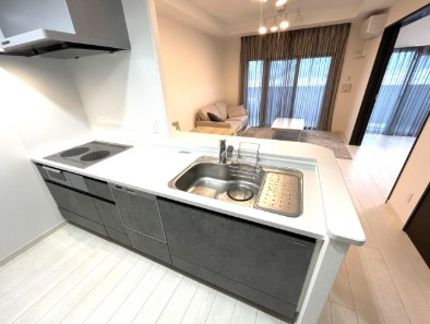 【12階・角住戸】高知市上町2丁目ロイヤルガーデン上町　中古マンションのキッチン|IHクッキングヒーター・食洗機付きで、後片付けもラクラク♪