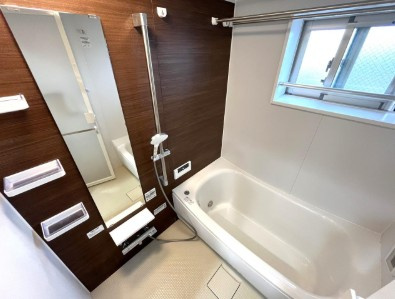 【12階・角住戸】高知市上町2丁目ロイヤルガーデン上町　中古マンションの浴室|リラックスできる、清潔感のあるバスルーム。窓付きで換気もバッチリです！