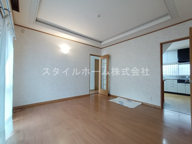 新栄町一本木貸家の居間・リビング