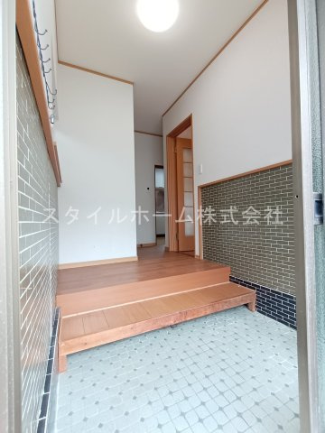 新栄町一本木貸家の玄関