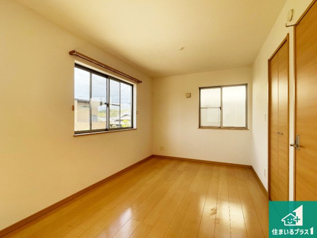 西宮市山口町下山口　中古一戸建ての洋室|シンプルな洋室は、自分好みのインテリアが楽しめます♪