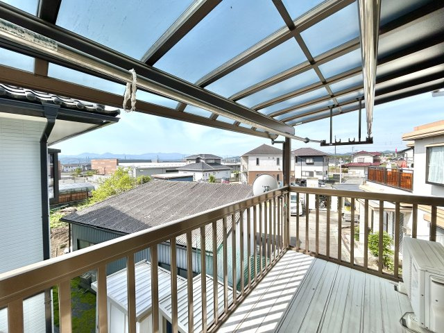 【中古戸建】高崎市箕郷町上芝のバルコニー|■バルコニー｜空が見える広々としたバルコニー♪家族で星空観賞ができて夜が楽しみになりますね☆