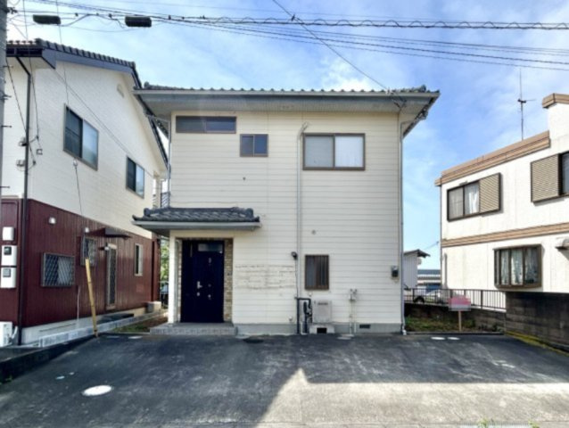 【中古戸建】高崎市箕郷町上芝の外観|■外観｜特徴のある個性的な住まいと美しい街並み、そして住みやすい環境を、ぜひ現地でご覧になりませんか。お気軽にお問合せください(^^)  