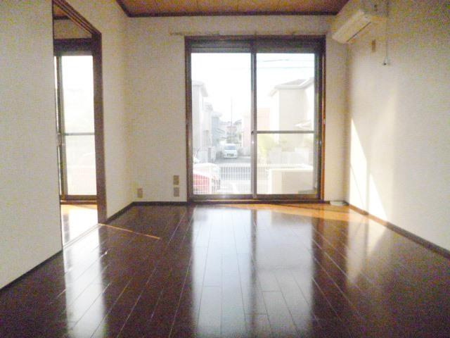 アーバン・ナウＢの洋室