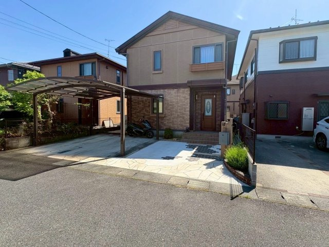 栗東市目川　中古戸建ての前面道路含む現地写真