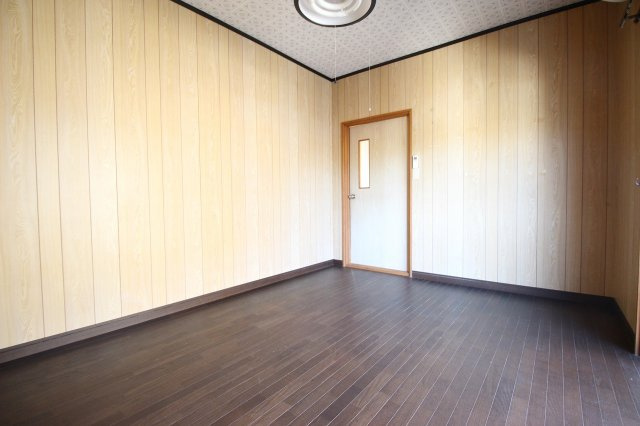 曽於市財部町南俣の一戸建ての洋室|ゆったりした洋室です
