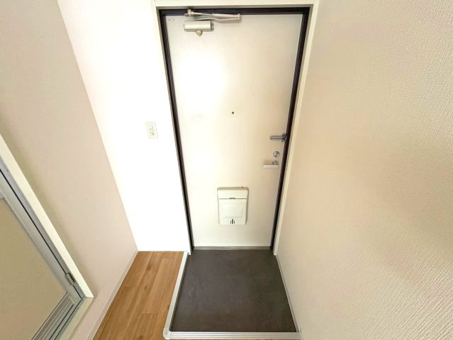 アサヒビルの玄関