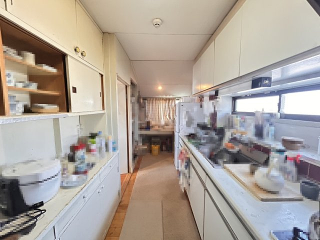 神戸市北区ひよどり台2丁目　中古戸建のキッチン|収納スペース豊富なキッチンです。
