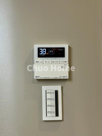 Wコンフォートタワーズイーストの発電・温水設備|【給湯リモコン】外での一日を忘れさせてくれるオートバス機能でお好みの湯量・温度に調整された浴槽。