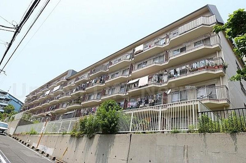 千里関大前コーポラスC棟の外観