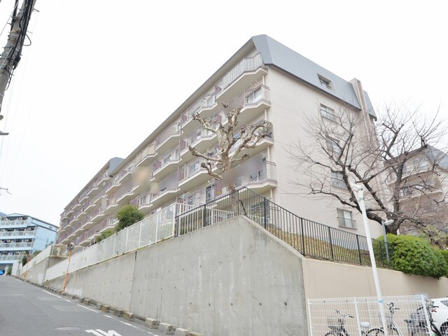 千里関大前コーポラスC棟の外観
