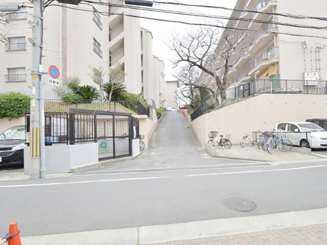 千里関大前コーポラスC棟の周辺