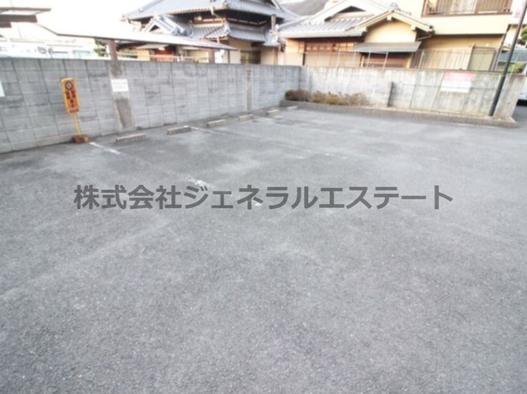 グレース深野の駐車場