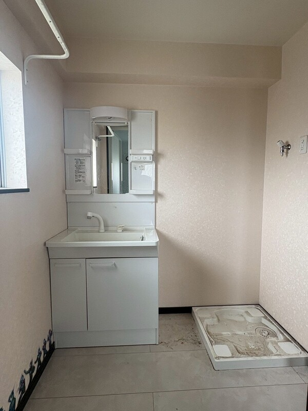 古谷マンションの独立洗面台