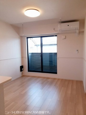 【居間・リビング】 | ヒルズ津屋崎Ⅰ | こちらの居間で趣味の時間をお楽しみください