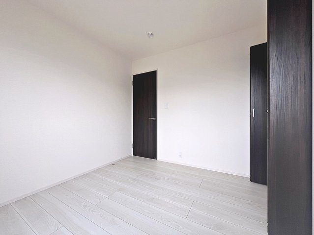 新築戸建・新築建売　福島市笹木野大金谷尻　野田小・野田中の洋室|落ち着きのある空間で自分だけのプライベートな時間をお過ごしください！