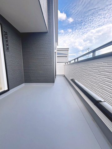 新築戸建・新築建売　福島市笹木野大金谷尻　野田小・野田中のバルコニー|天候の急な変化にも柔軟に対応できる快適なインナーバルコニー！