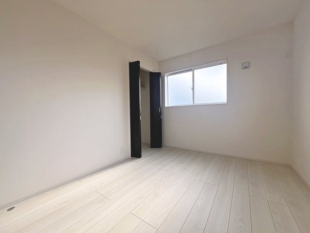 新築戸建・新築建売　福島市笹木野大金谷尻　野田小・野田中の洋室|6帖の洋室は2面採光で陽当たりが良く快適なプライベート空間です！