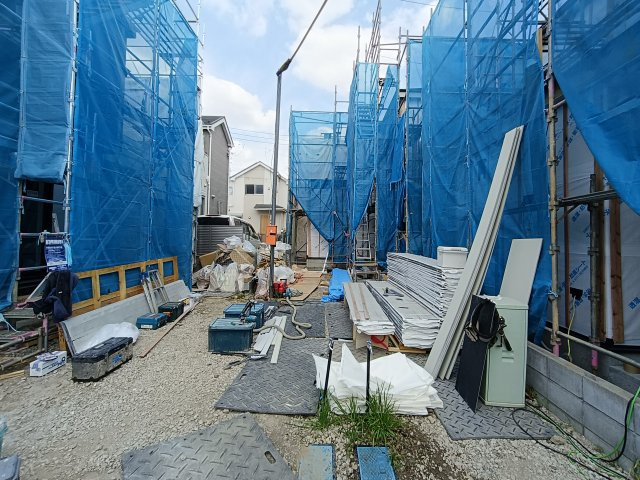 三郷市　早稲田8丁目　新築戸建　全7棟の前面道路含む現地写真|前面道路含む現地写真です
