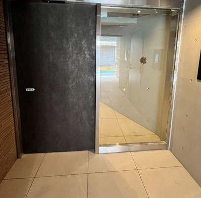板橋区板橋４丁目の賃貸マンションのエントランス