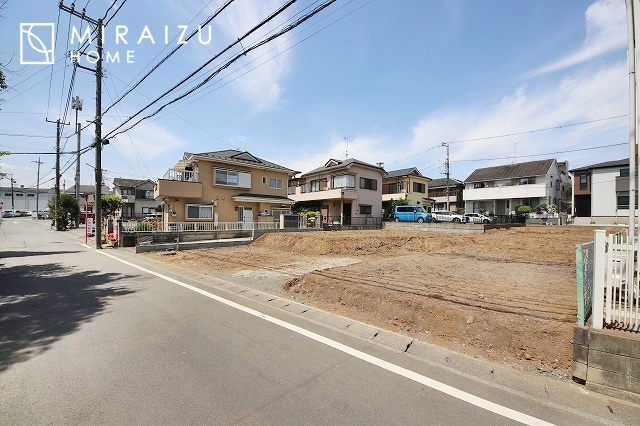 【前面道路含む現地写真】 | 陽の光をたっぷりと浴びながら気持ち良く生活が出来ます。夢のマイホーム、夢ではなく実現出来ます！見学・ご相談等、お気軽にご連絡下さい。