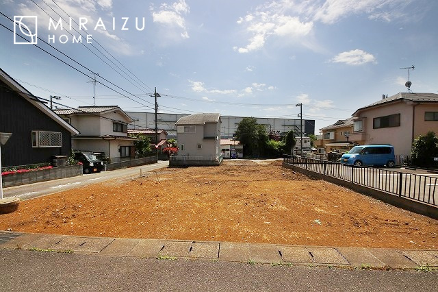 【外観】 | 青く澄み渡った綺麗な空と、陽の光をたっぷりと受ける、そんな新築住宅で新生活をスタートしてみませんか？見学・ご相談等、ミライズホーム(株)までお気軽にご連絡下さい。