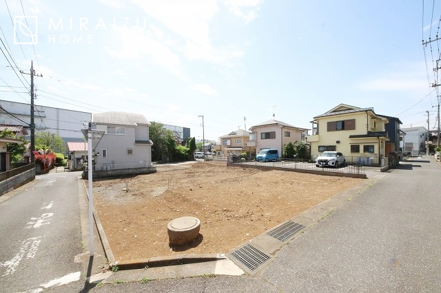 【前面道路含む現地写真】 | 暮らしやすさを考えたプランで快適な現地ロケーションを実現。安らぎに満たされる、ゆとりのある日々を過ごせます♪