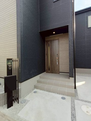 三郷市　早稲田8丁目　新築戸建　全7棟の玄関|施工例です