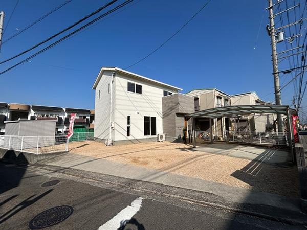 新居浜市中村1丁目　中古戸建の前面道路含む現地写真