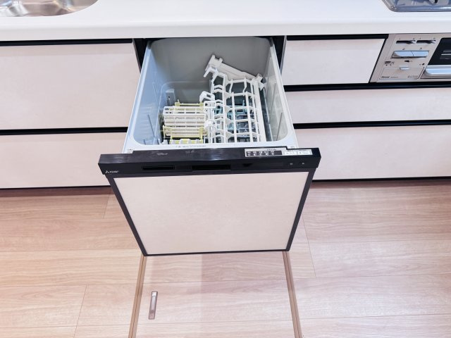 松戸市中根新築戸建のキッチン|家事の手間をグッと省けるビルトイン食洗器