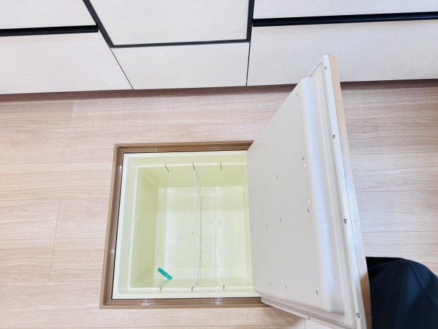 松戸市中根新築戸建のキッチン|キッチン床下収納