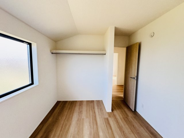松戸市中根新築戸建の収納|6帖洋室収納・オープンクローゼット