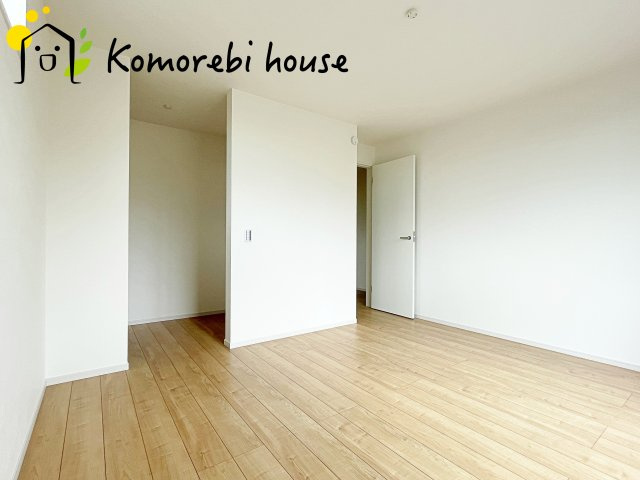 上尾市西宮下　7期　新築一戸建て　ケイアイグレース　01の洋室|個人の部屋や寝室として使える洋室です