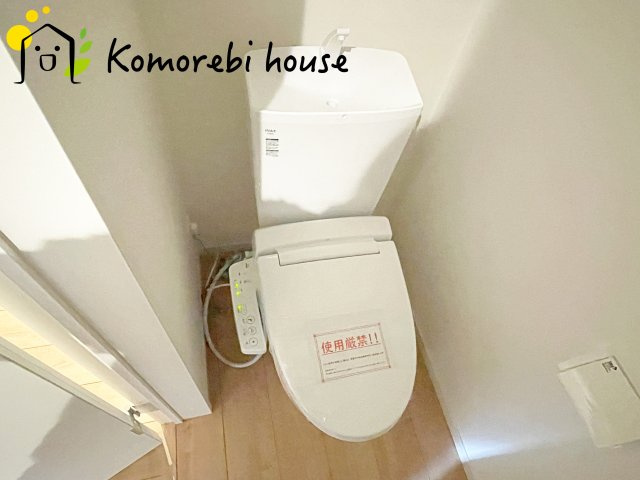 上尾市西宮下　7期　新築一戸建て　ケイアイグレース　01のトイレ|落ち着いた色調のトイレです