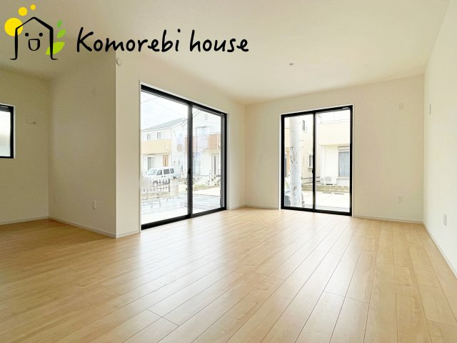 上尾市西宮下　7期　新築一戸建て　ケイアイグレース　01の居間・リビング|おしゃれな居間です
