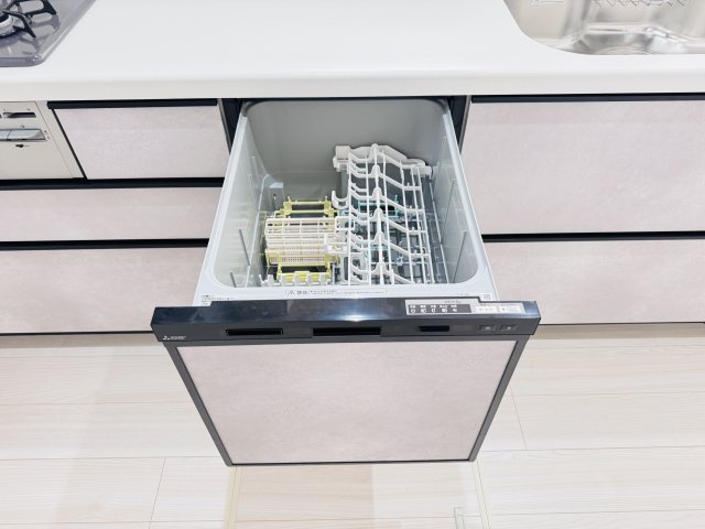 松戸市中根新築戸建のキッチン|家事の手間をグッと省けるビルトイン食洗器