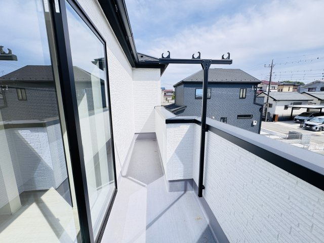 松戸市中根新築戸建のバルコニー|寝室前南向きバルコニー・日当たり良好♪