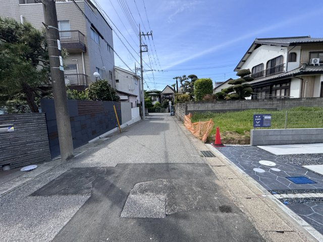 松戸市中根新築戸建の前面道路含む現地写真|南西側前面道路・幅員約5ｍ