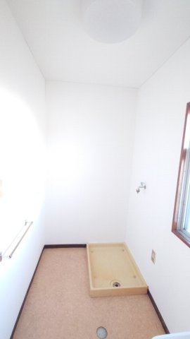 小山サンハイツの設備|洗濯機置き場