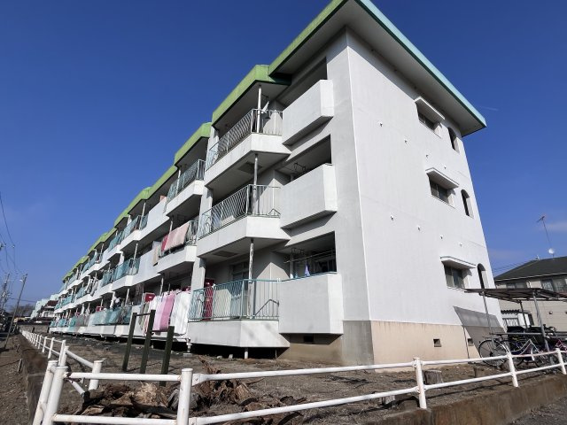 小山サンハイツの外観