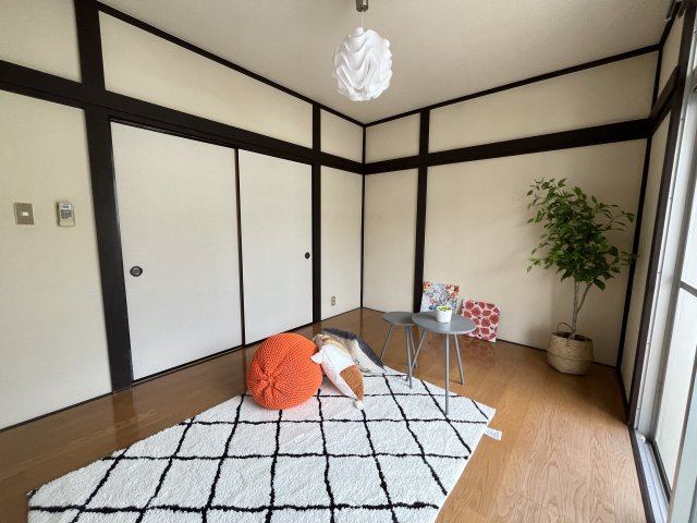 小山サンハイツの居間・リビング|洋室（家具はステージング用）