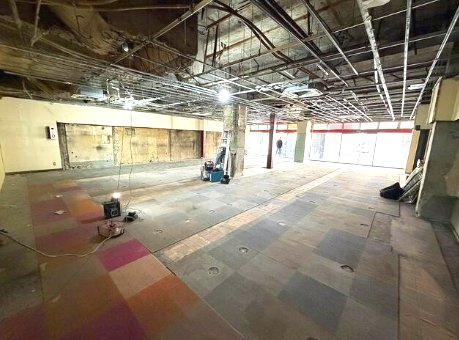 津久野駅前店舗　南東側の内装