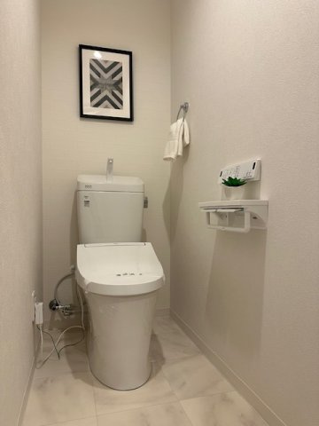 【トイレ】 | 北千里セントポリア | 温水洗浄便座付のトイレで、冬の寒い時期でも快適！汚れた時にはサッと拭けて衛生的です。
