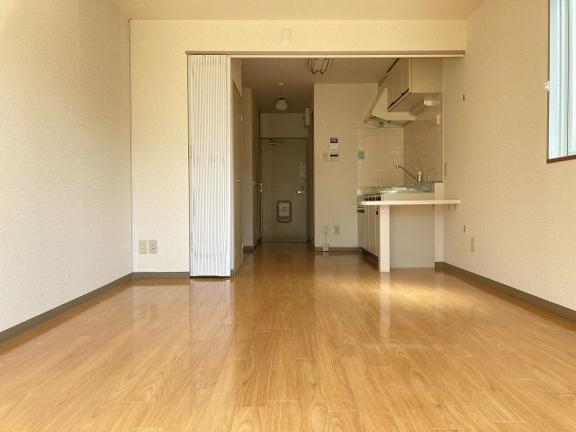 ファミーユ中桜田の居間・リビング