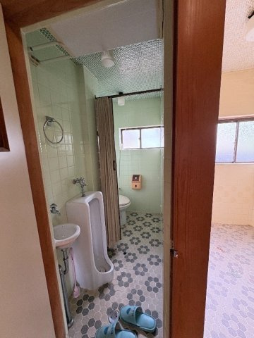 「ガレージのある広々庭」野市町西佐古　中古戸建のトイレ|男性用と洋式があります☆
